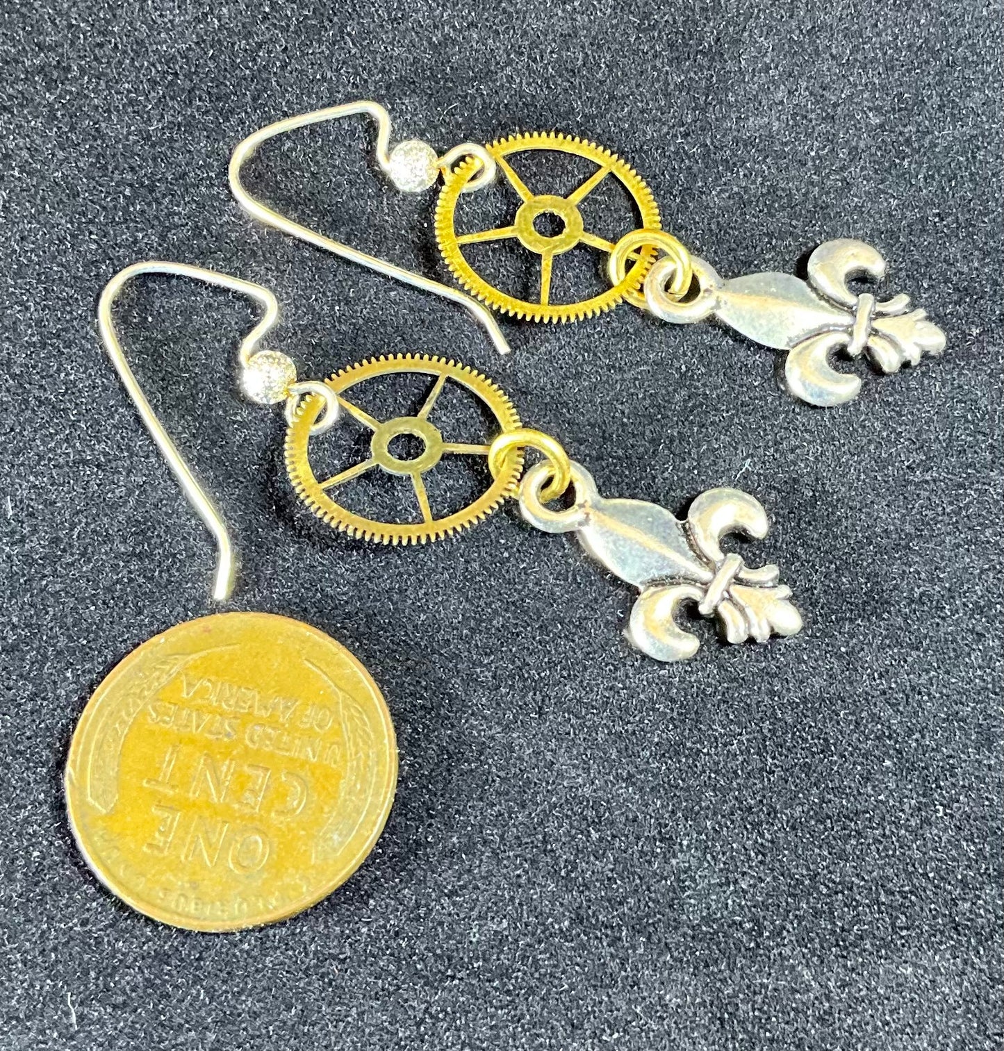 fleurs-de-lis steampunk gear earrings