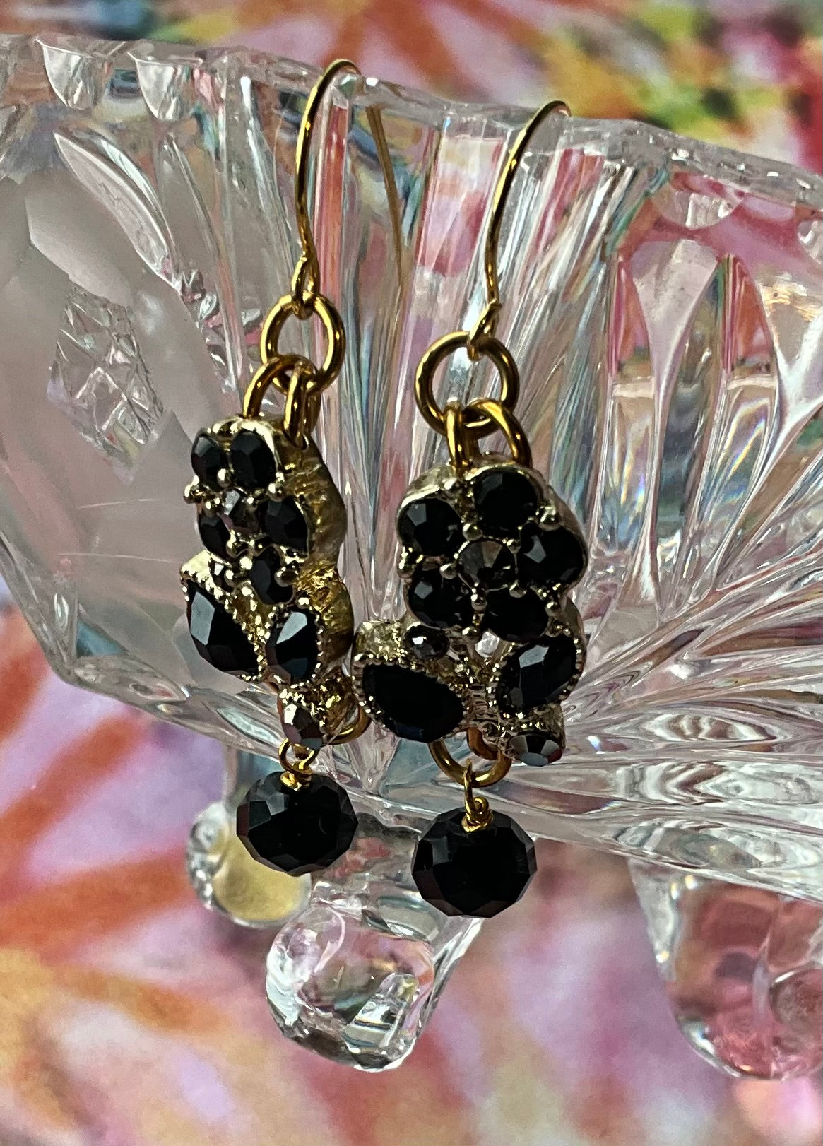 recycled vintage crystals flower earrings black gold-tone